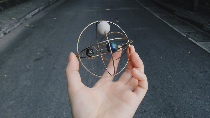 マッシュアーミラリースフィアの3次元真鍮幾何学的天体ジャイロスコープディスプレイ - 置物 - 金属 多色