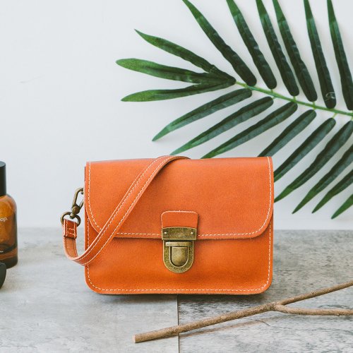 寇比手工皮件 Colbie Leather 真皮極簡輕巧斜揹包腰包 8008-1 黃棕Y