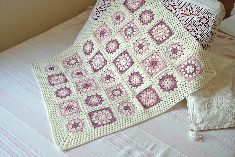 嬰兒毯 Wool crochet baby blanket Pink and white warm knitted blanket for newborn - Baby Gift Sets - Wool Pink