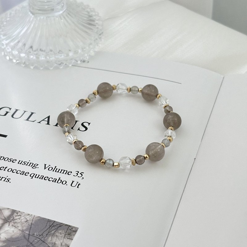 Gray rhyme in the morning mist/grey rabbit fur bracelet - สร้อยข้อมือ - คริสตัล สีเทา