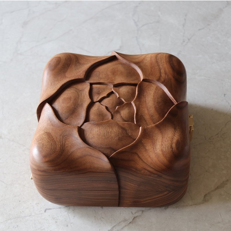 Hand carved black walnut jewelry box - กล่องเก็บของ - ไม้ 