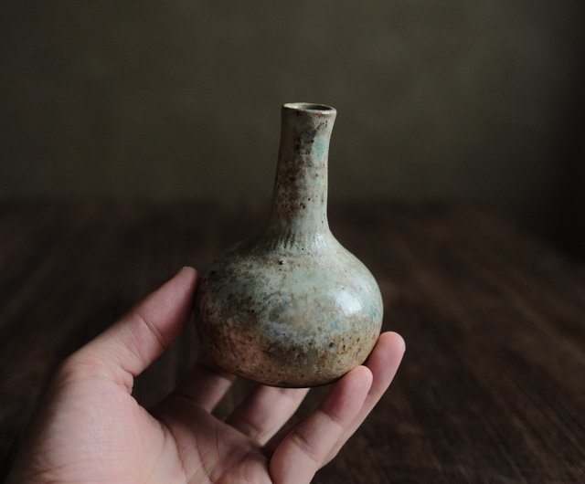 馬・紫建・土・細口花瓶 - ショップ halfhalf-pottery 花瓶・植木鉢 - Pinkoi