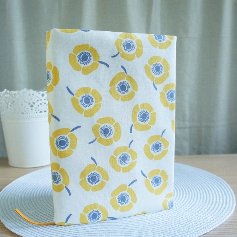 Lovely日本布【花舞雙面布書衣、黃花】25K日誌、A5手帳 - 書衣/書套 - 棉．麻 黃色