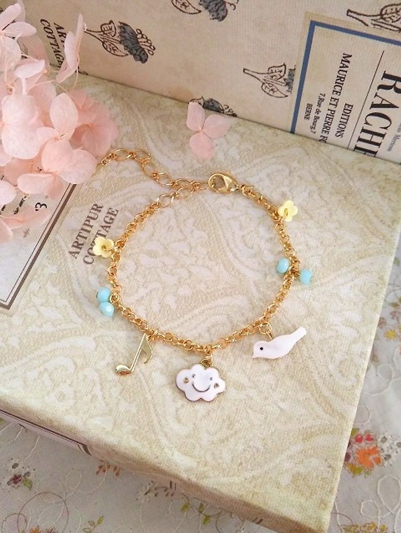 Garohands smiling cloud Duo Haibei bird notes wheel bead small flower bracelet B313 feel pure and lovely gift - Bracelets - Other Materials 