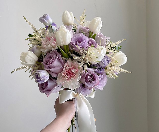 light purple flower bouquet