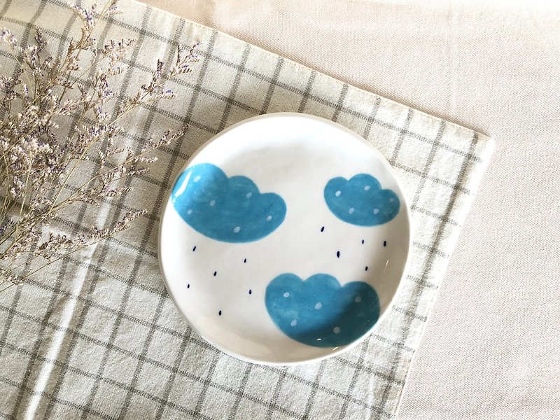 Blue rainy day - hand pinch disc - dinner plate - จานและถาด - เครื่องลายคราม สีน้ำเงิน