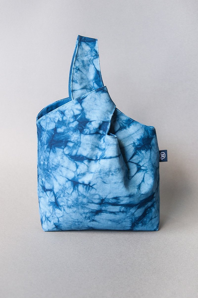 簡約藍染手提袋 - 水面上的萬花筒 - 手提包/手提袋 - 棉．麻 藍色