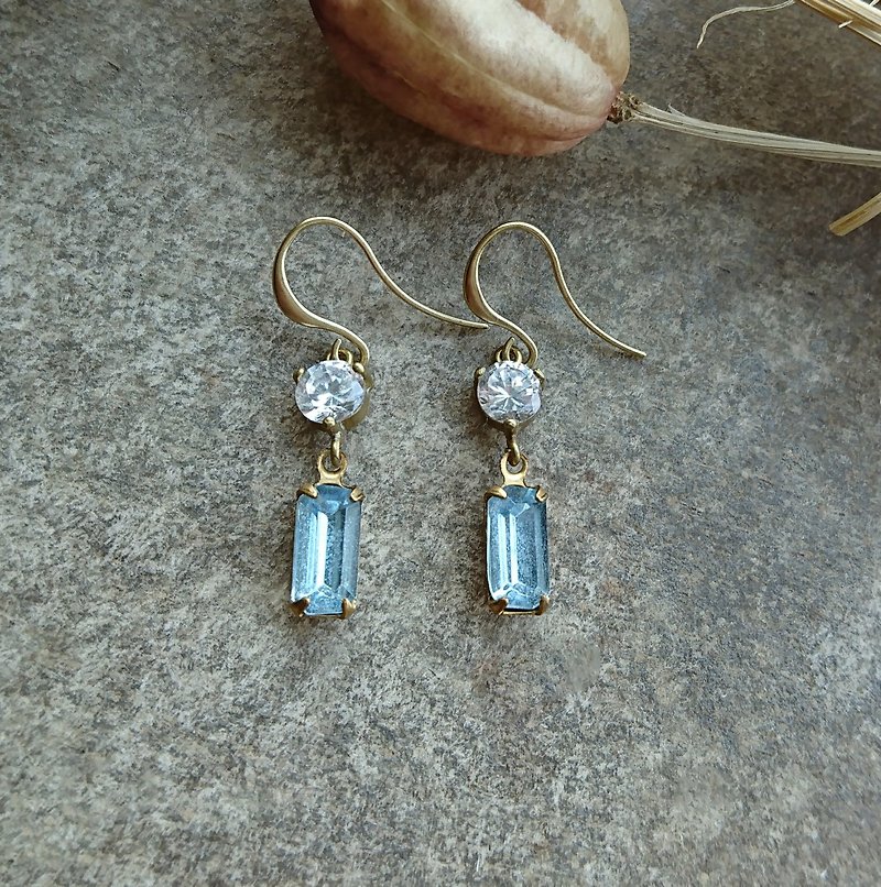 淺藍長型玻璃鋯石耳環 - 耳環/耳夾 - 其他金屬 藍色