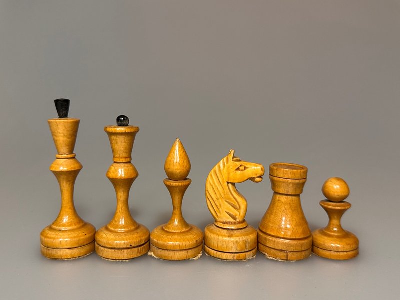 Rare small Russian Soviet Zvenigorod chess set - 桌遊/牌卡 - 木頭 黑色
