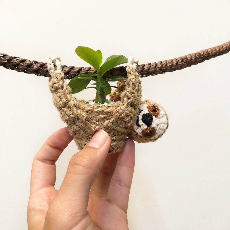 Small sloth hanging potted plant- (not including plants) - ตกแต่งต้นไม้ - ผ้าฝ้าย/ผ้าลินิน สีกากี