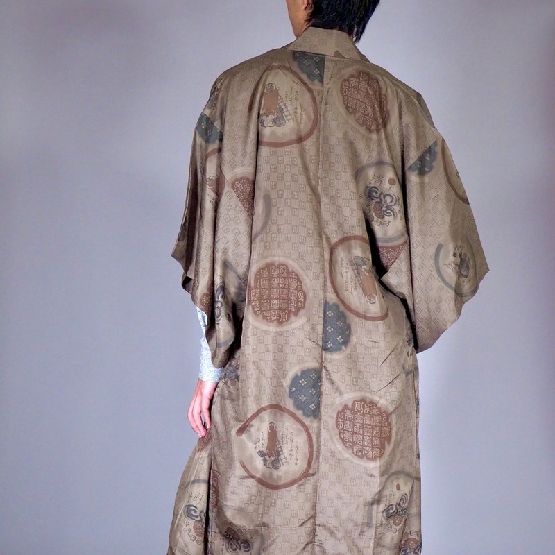 【日本製】復古和服男式、吉祥圖案、大島紬、古銅棕色 - 睡衣/居家服 - 絲．絹 卡其色
