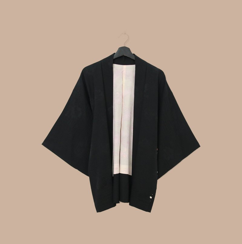 Back to Green-Japan brings back feather-embossed pink and white flowers/vintage kimono - เสื้อแจ็คเก็ต - ผ้าไหม 