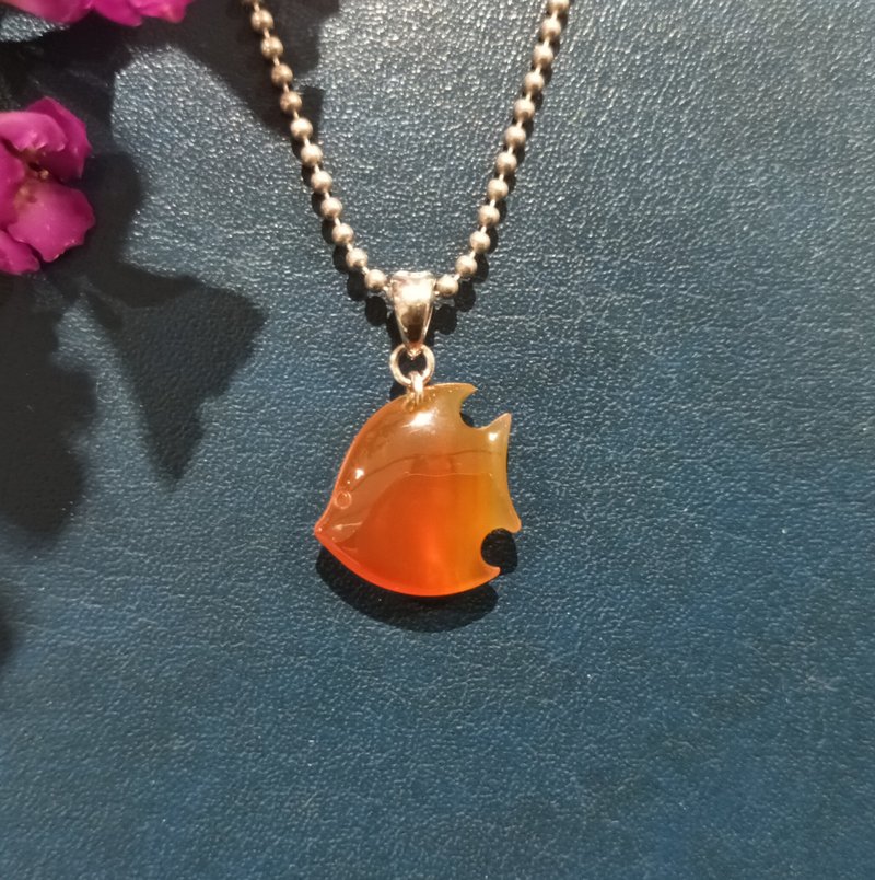 玉墜 造型玉墜-熱帶魚 紅玉髓/簡單好搭配雙面都可配戴/ - 項鍊 - 玉石 紅色