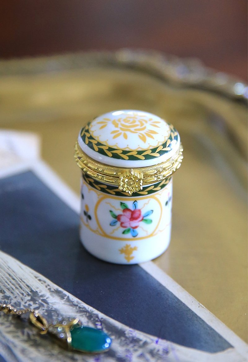 French handmade fine antique porcelain box No.3 jewelry box storage box - กล่องเก็บของ - เครื่องลายคราม ขาว