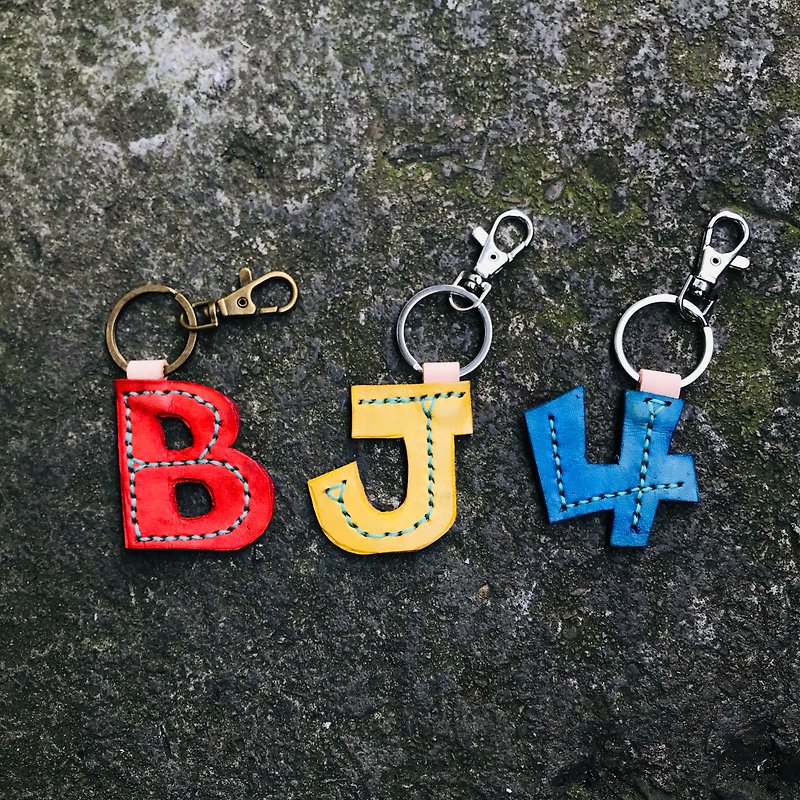 訂做 童趣字母客製化鑰匙圈 繽紛 幼童學習教材 ABC 嗅皮手作 - 鑰匙圈/鑰匙包 - 真皮 多色