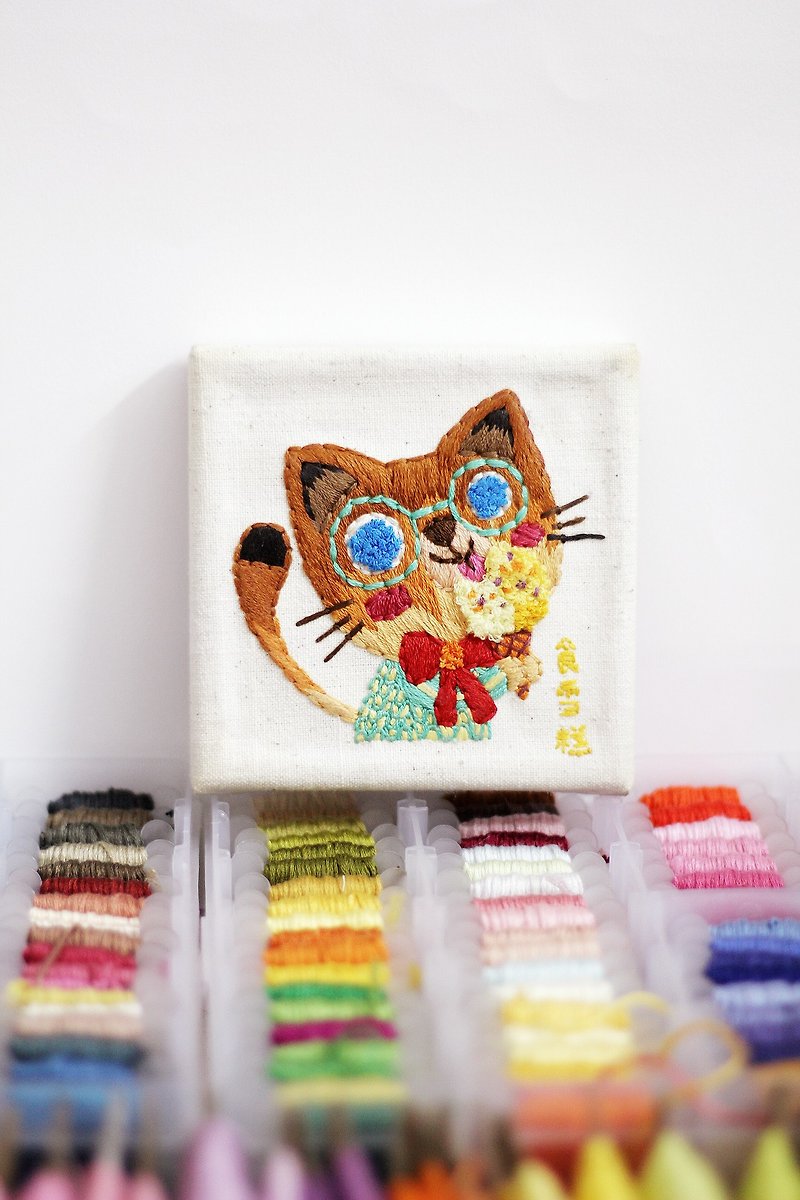 Little Kitty Cat [食べるアイスクリーム] 刺繍絵シリーズ 10×10cm-[魔女猫]- 独立オリジナル手作り - 置物 - コットン・麻 多色