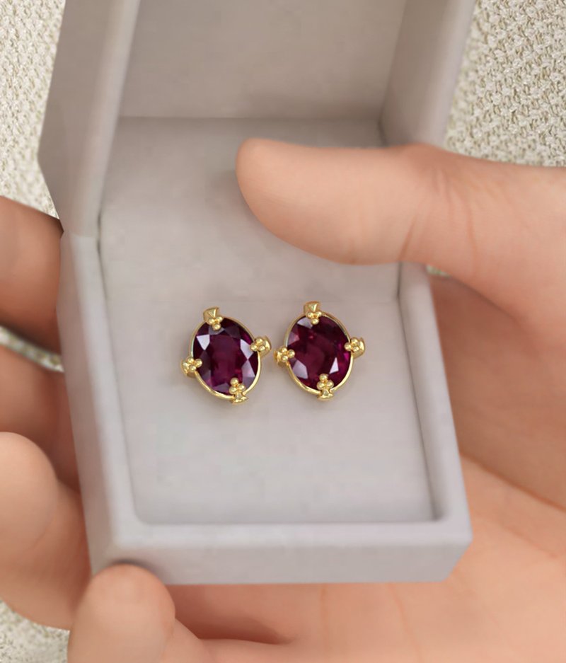 Ruby Earring, Siam ruby, Natural ruby ring, 9K Gold Stud earring July Birthstone - 耳環/耳夾/耳骨夾 - 其他金屬 咖啡色