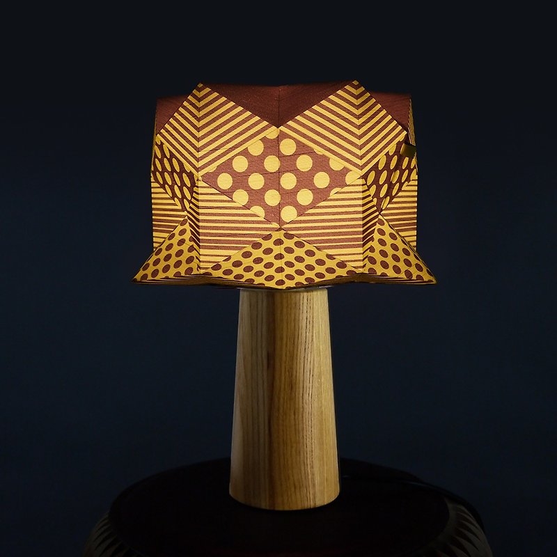 'deLight' Table Lamp ｜ Handmade ｜ Origami  | Award Winning Product - โคมไฟ - ผ้าไหม 