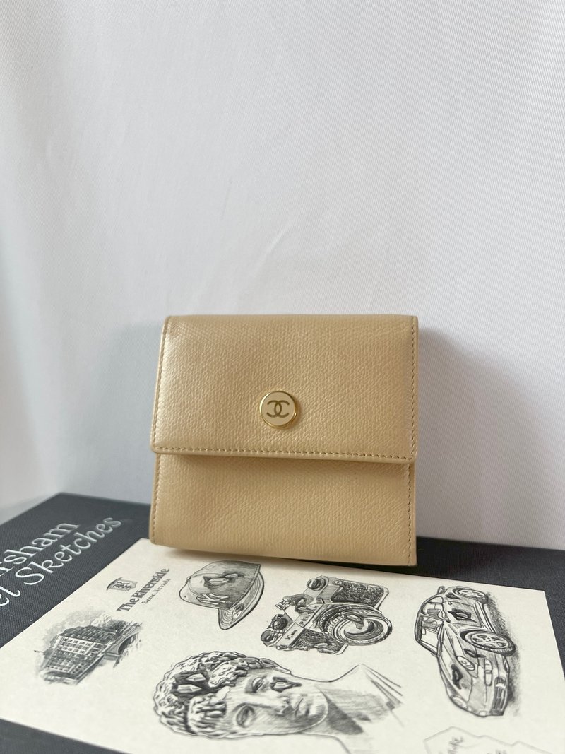 Chanel香奈兒雙C小圓標奶茶色短夾原裝盒錢包 日本中古二手 - 錢包/皮夾/長短夾 - 真皮 卡其色