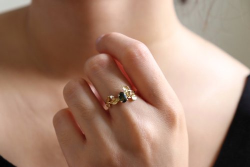 A.C愛喜工坊：Mit手工珠寶工作室 【花壇a kadan系列】k18綠色藍寶玫瑰花戒指/現貨
