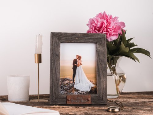 Mr.Carpenter Store Rustic barn wood photo frame with Personalized vintage rusty plate decor