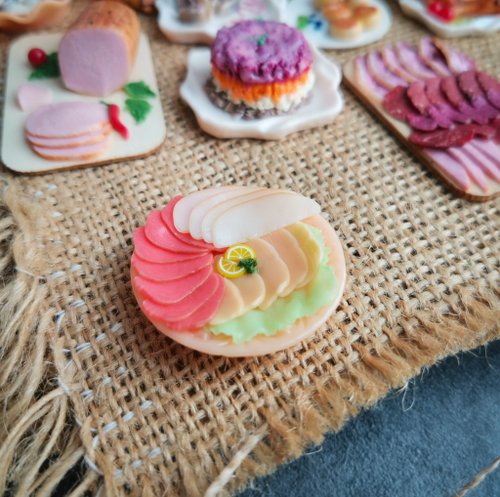 FRUIT STORIES 逼真的芭比食物 1:6 鮭魚片放在盤子上 熟食板玩具屋食物