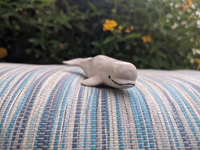 The World of Whales Birth-Hand Pinch Pottery Little Beluga (middle) - ของวางตกแต่ง - เครื่องลายคราม ขาว