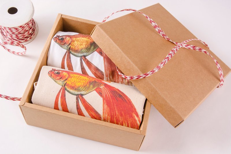 Goldfish Gift box - Bundled Bag  / T-Shirt - เสื้อฮู้ด - ผ้าฝ้าย/ผ้าลินิน สีแดง