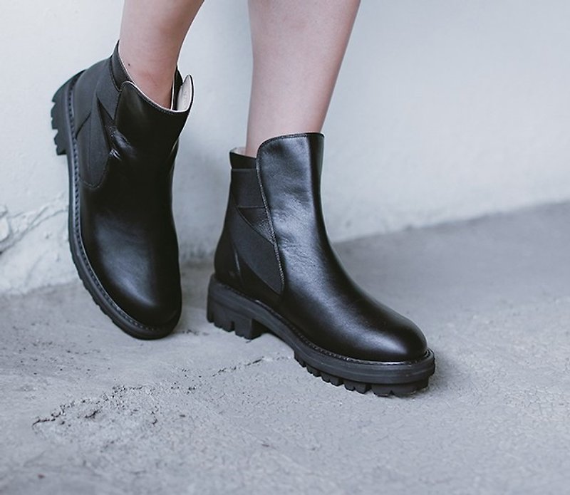 Bevel bandage round leather boots black - รองเท้าบูทยาวผู้หญิง - หนังแท้ สีดำ