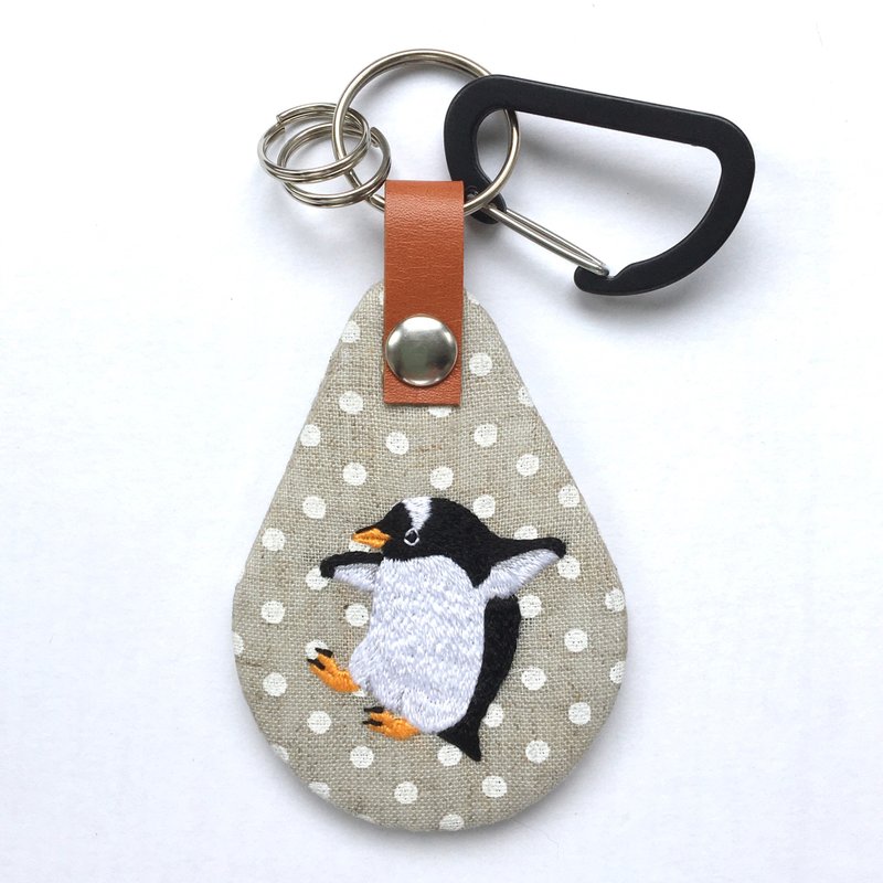 Gentoo penguin embroidery keychain: dots - ที่ห้อยกุญแจ - งานปัก สีน้ำเงิน