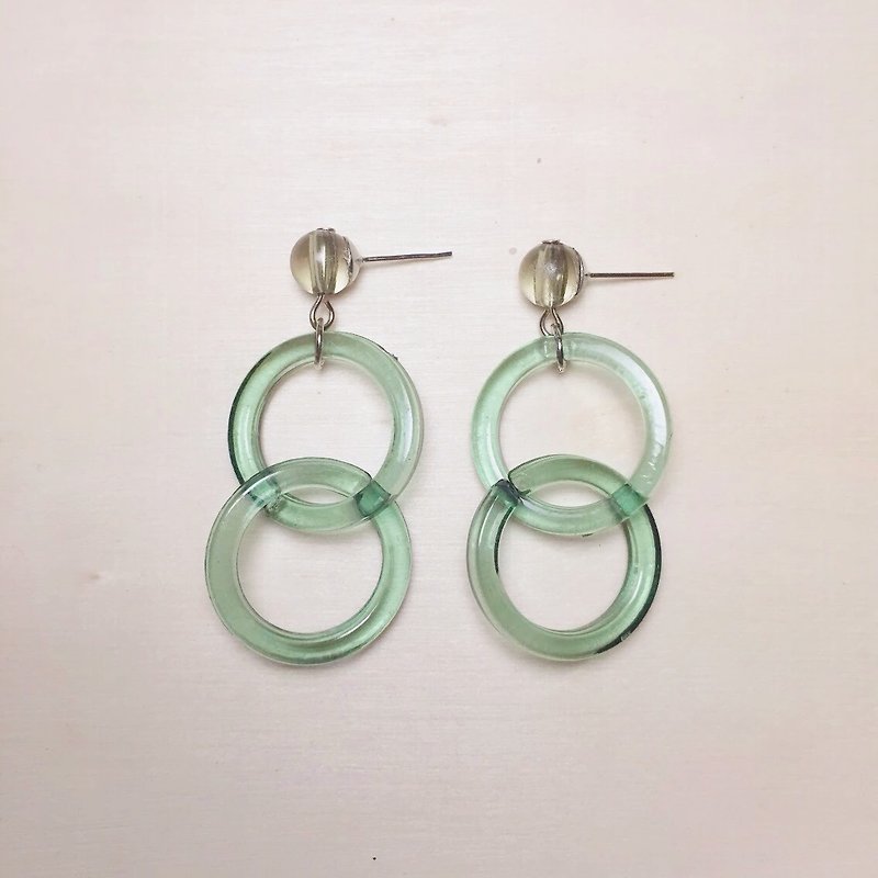 Waterproof Acrylic transparent green round buckle earrings - Earrings & Clip-ons - Acrylic Green