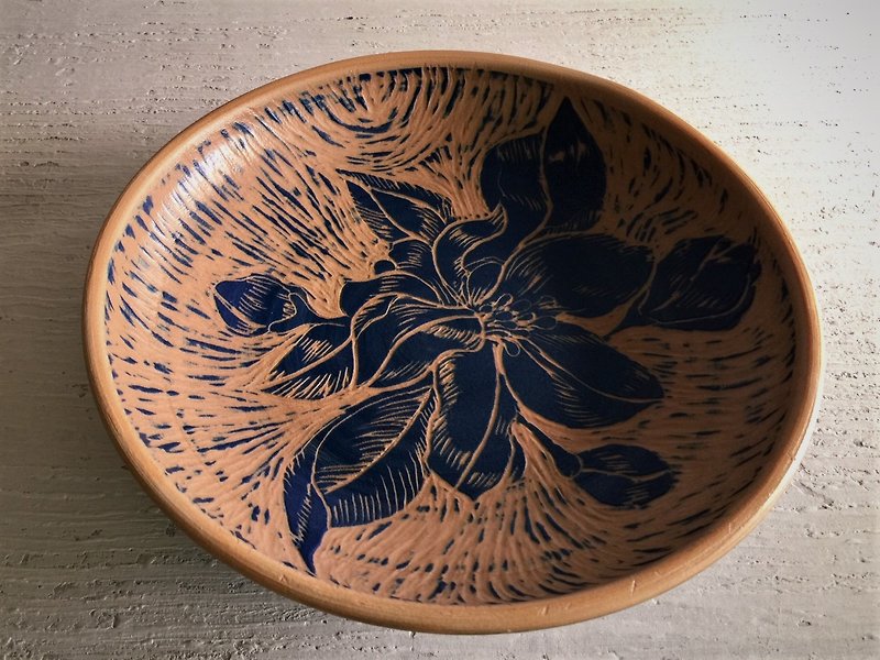 Blue art scorpion flower plate (sold out and re-made) _ pottery plate - จานและถาด - ดินเผา สีน้ำเงิน