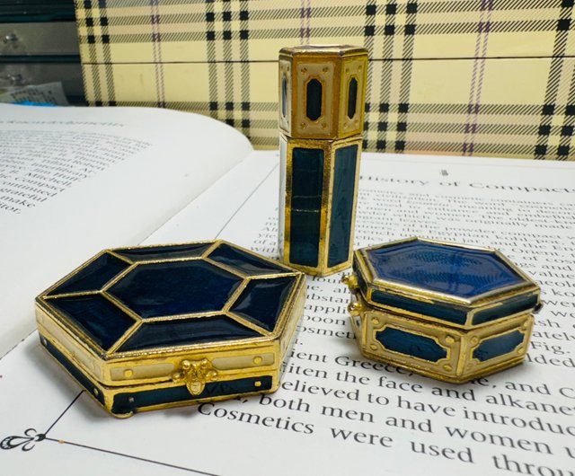 Estee Lauded Estee Lauder released balm box, perfume bottle