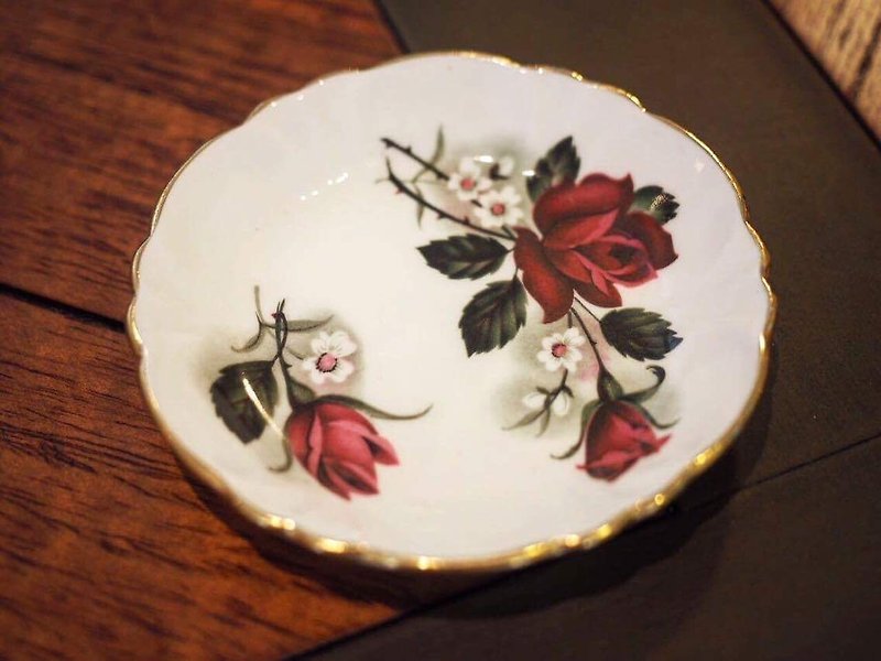 ボーンチャイナの小さなキャップで作られたイギリスのアンティークの花（3色オプション） - 小皿 - 磁器 