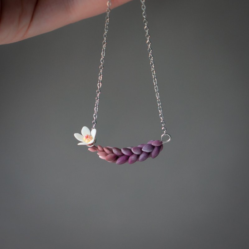 Purple sedum succulent necklace - สร้อยคอ - วัสดุอื่นๆ สีม่วง