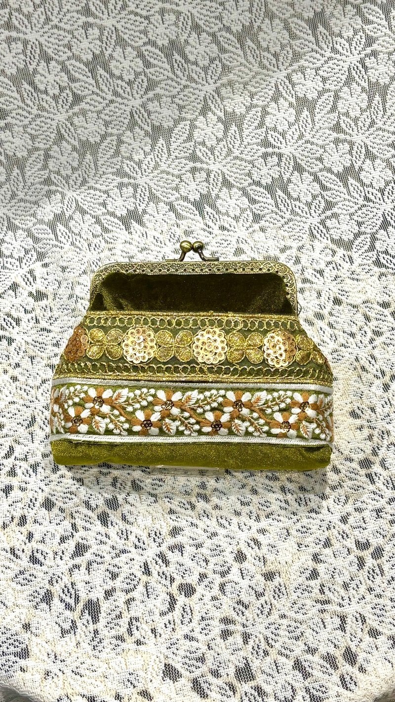 MBC ハンドメイド 12cmがま口 ベルベット刺繍ストラップ クリスマスグリーン - ショルダーバッグ - コットン・麻 グリーン