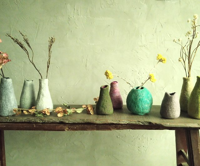 ウールフェルトの花とグリーンの手作り花瓶 - ショップ colorfuldays handmade 花瓶・植木鉢 - Pinkoi