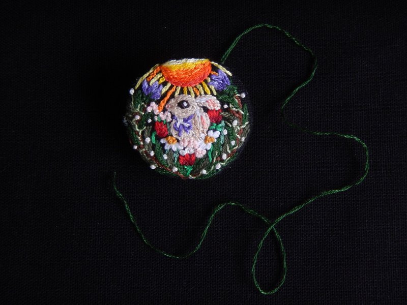 Midnight Wandering with rabbit  hand embroidery brooch - เข็มกลัด - ผ้าฝ้าย/ผ้าลินิน สีดำ