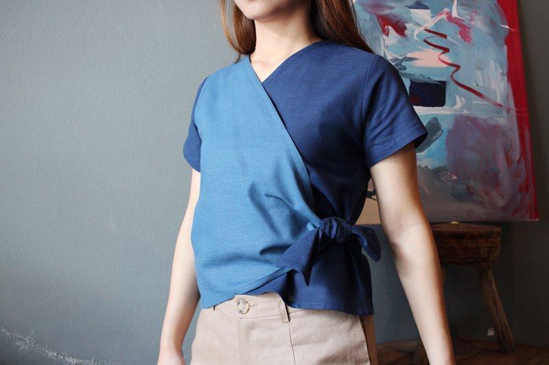 Pudd : indigo/blue wrapped cotton top - 女上衣/長袖上衣 - 棉．麻 藍色