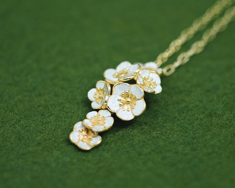Ume plum blossom necklace - Japanese - pendant and chain - Japanese flower - สร้อยคอ - เงิน สีทอง