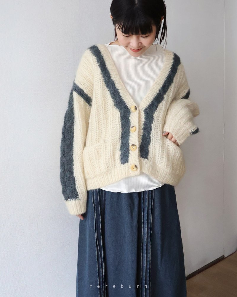 Winter retro Japanese-made geometric knitted loose wool beige vintage sweater jacket - สเวตเตอร์ผู้หญิง - ขนแกะ สีเหลือง