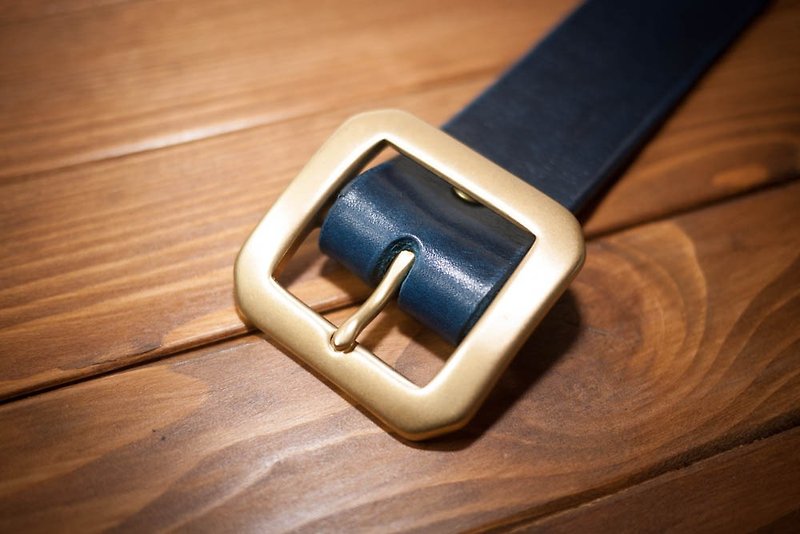 Dreamstation leather Pao Institute, the Royal vegetable tanned leather handmade belt 3.8CM (Navy) - belt / belt / Brass - เข็มขัด - หนังแท้ สีน้ำเงิน