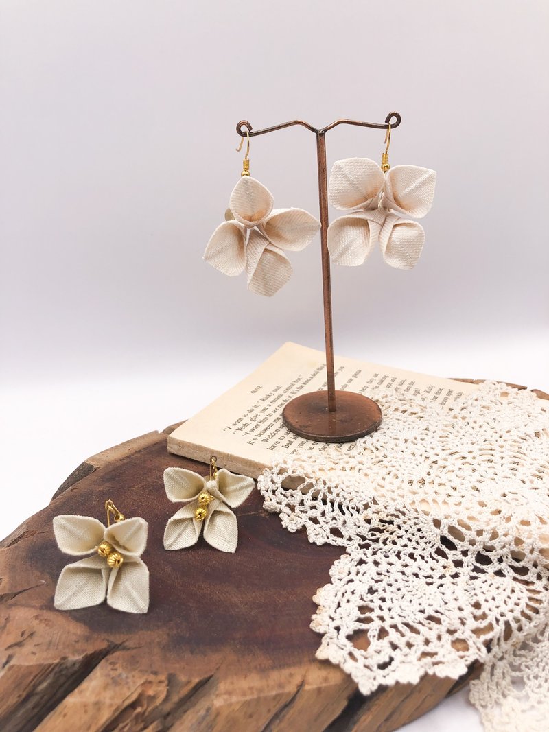 Linen earrings - 耳環/耳夾/耳骨夾 - 棉．麻 白色