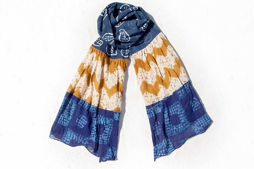 omhandmade 藍染絲巾/蠟染刺繡絲巾/植物染圍巾/indigo漸層綿線絲巾-藍色世界