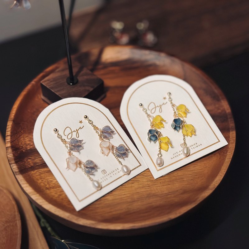 【垂花】手作立體水晶花貼耳耳環 無痛耳夾 uv飾品 - 耳環/耳夾/耳骨夾 - 其他材質 白色