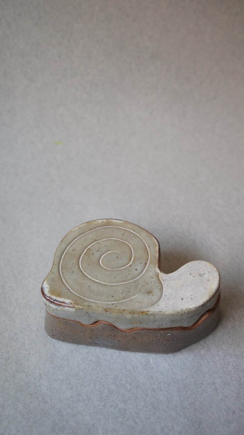 • Mili Ceramics • 090 Deep Breath - Snail Box - กล่องเก็บของ - ดินเผา หลากหลายสี