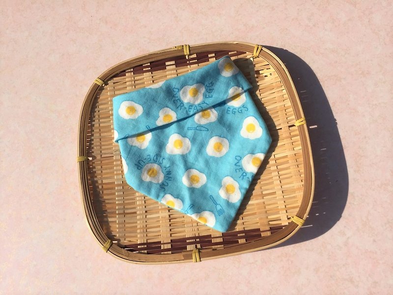 營養荷包蛋(粉藍色)/日本四層紗手工雙面三角圍兜.口水巾.領巾 - 圍兜/口水巾 - 棉．麻 藍色