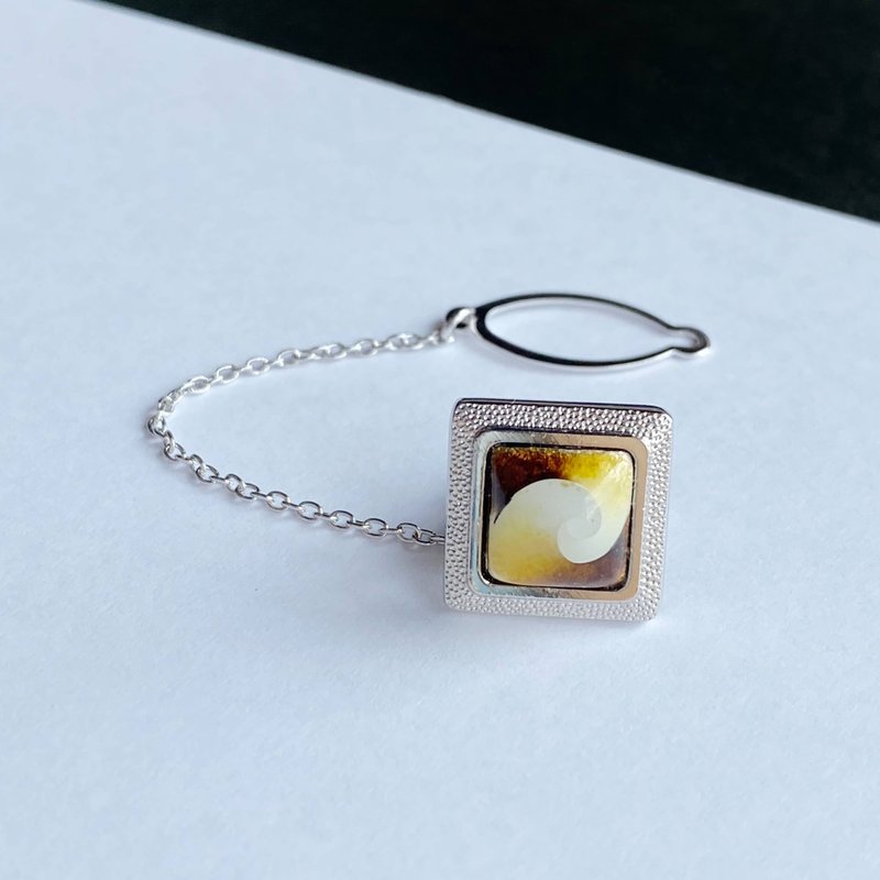 Vortex [Ocher] Cloisonne Tie Tack Lapel Pin Pure Silver Wired Cloisonne - เนคไท/ที่หนีบเนคไท - วัสดุอื่นๆ สีเหลือง