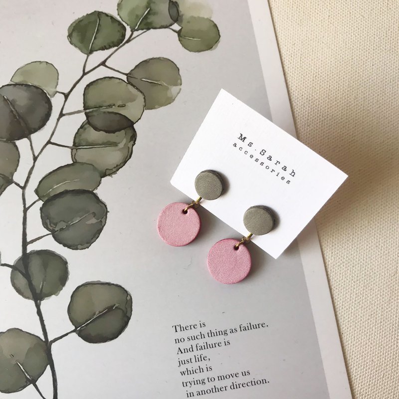 Leather earrings_small circle No.3 work_grey and white with cherry blossom pink - ต่างหู - หนังแท้ สึชมพู