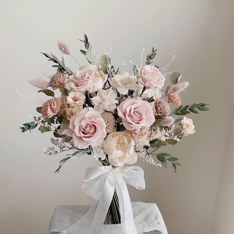 [Dried flowers without withering] milk tea powder white non-withering roses natural style American style bouquet - ช่อดอกไม้แห้ง - พืช/ดอกไม้ สึชมพู